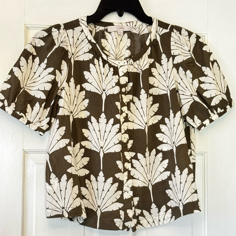 LOFT‎ Olive and Cream Palm-Print Short Sleeve Button-Down Blouse